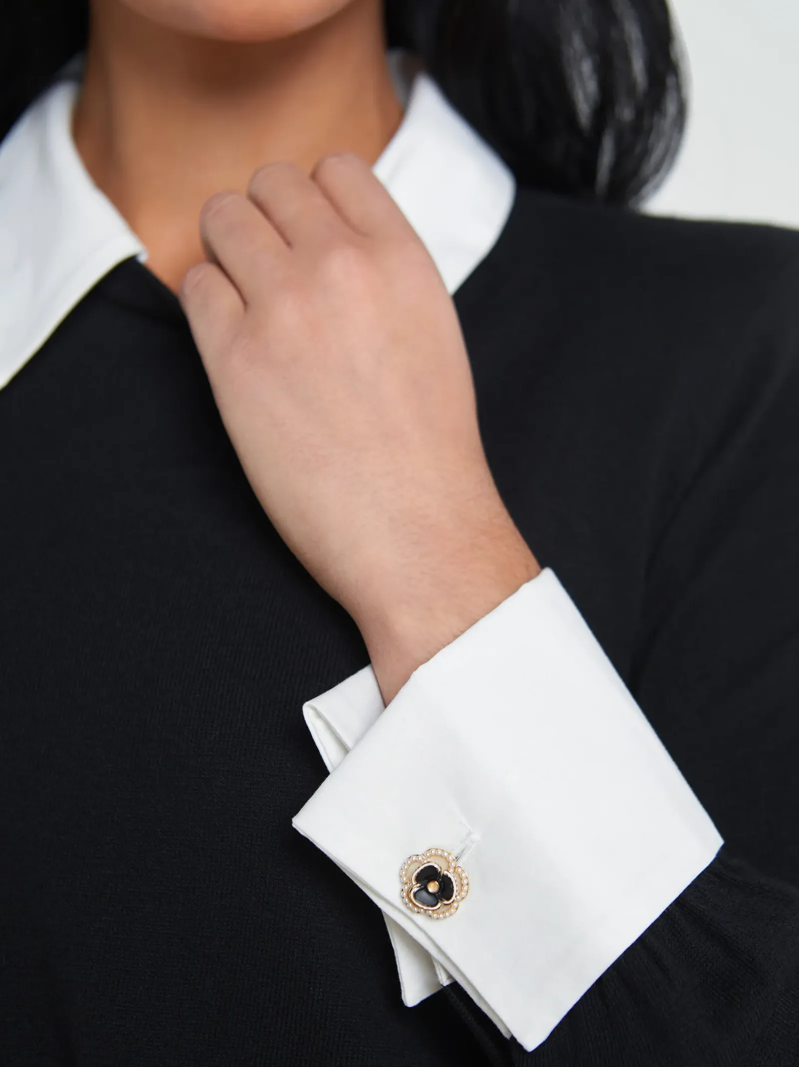 L'AGENCE All Things Black|Spring Collection|April Cufflink Detail Pullover Black/White
