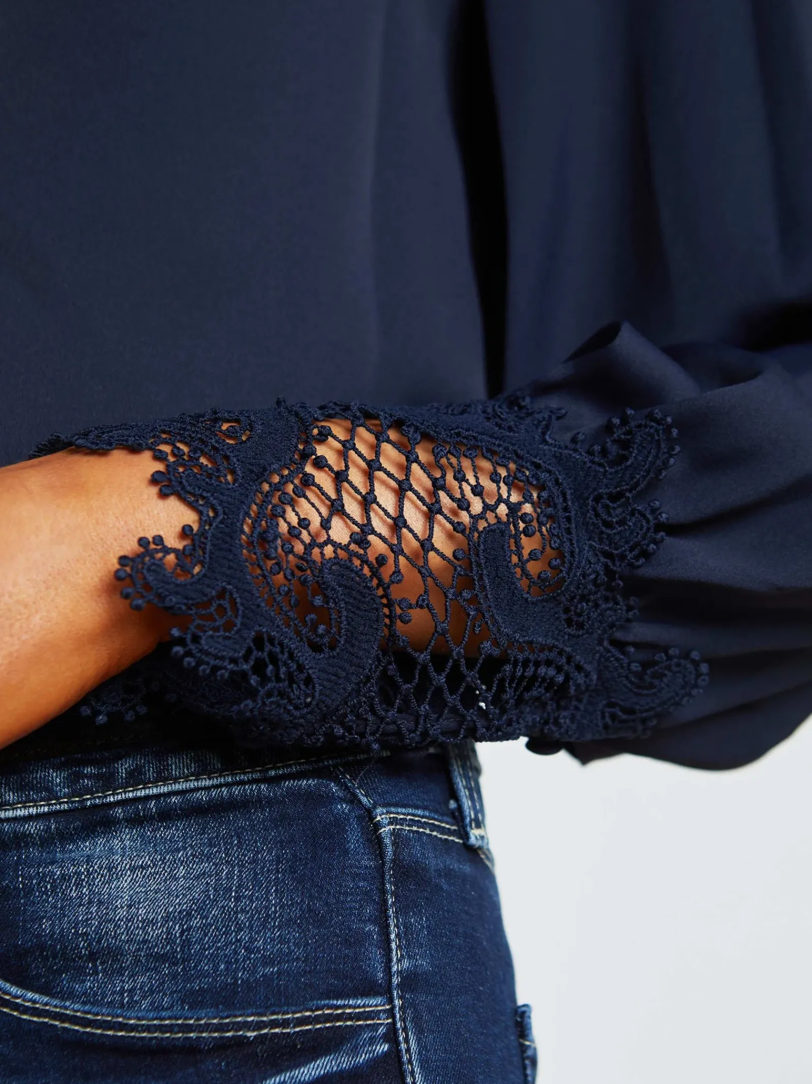 L'AGENCE Essentials|Blouses & Tops|Ava Blouse Midnight
