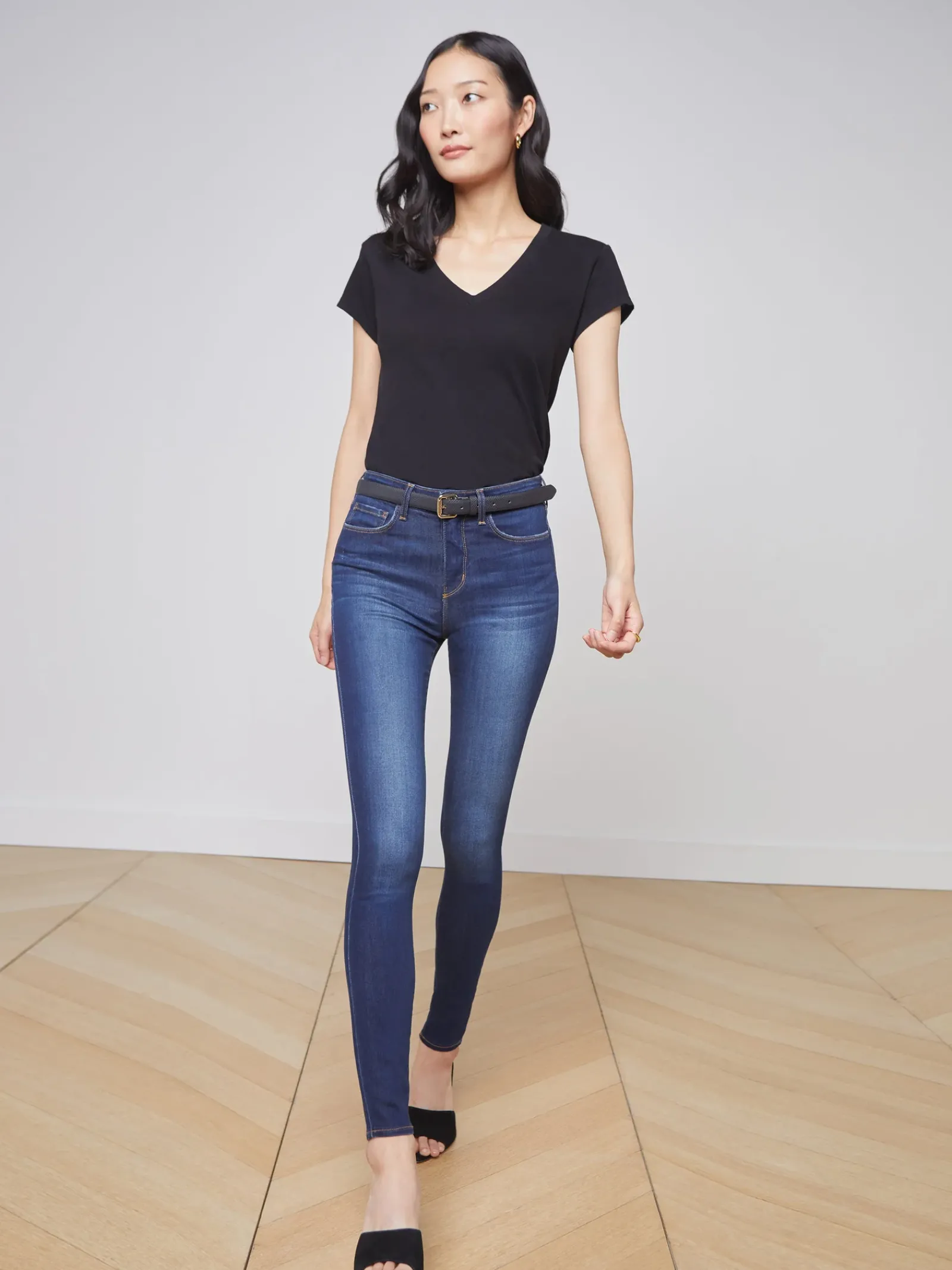 L'AGENCE All Things Black|Essentials|Becca Cotton V-Neck Tee Black