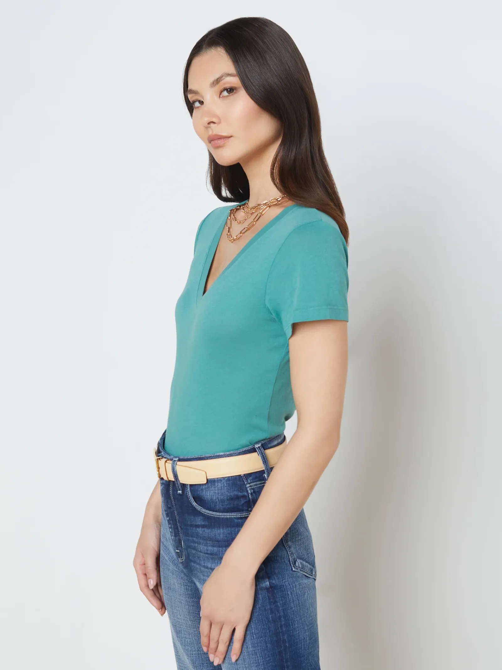 L'AGENCE Online Exclusives|Resort Collection|Becca Cotton V-Neck Tee Green Jasper