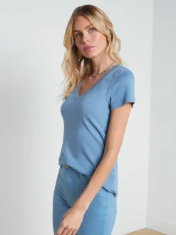 L'AGENCE Spring Collection|Best Sellers|Becca Cotton V-Neck Tee Blue Mist
