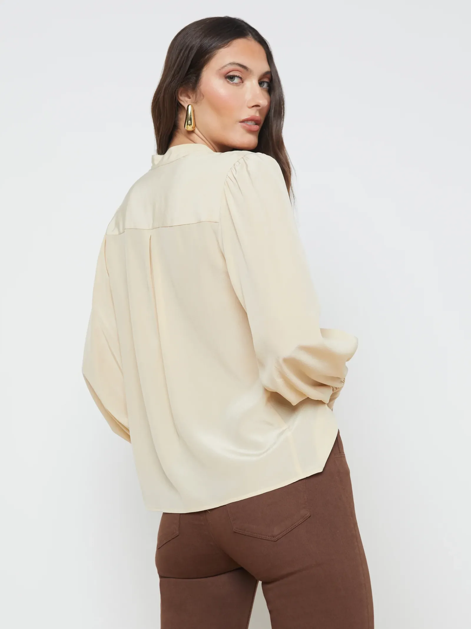 L'AGENCE Resort Collection|Silks|Mirage Blouse Pebble