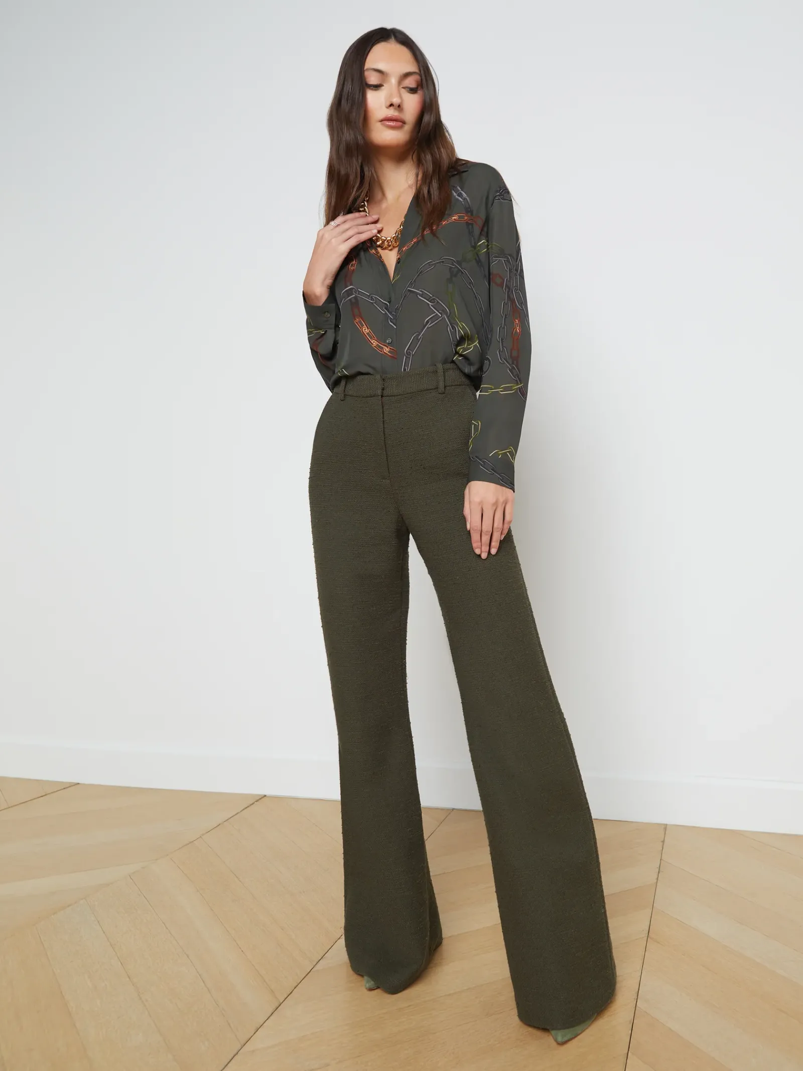L'AGENCE Resort Collection|Print Edition|Nina Silk Blouse Army Multi Link Chain