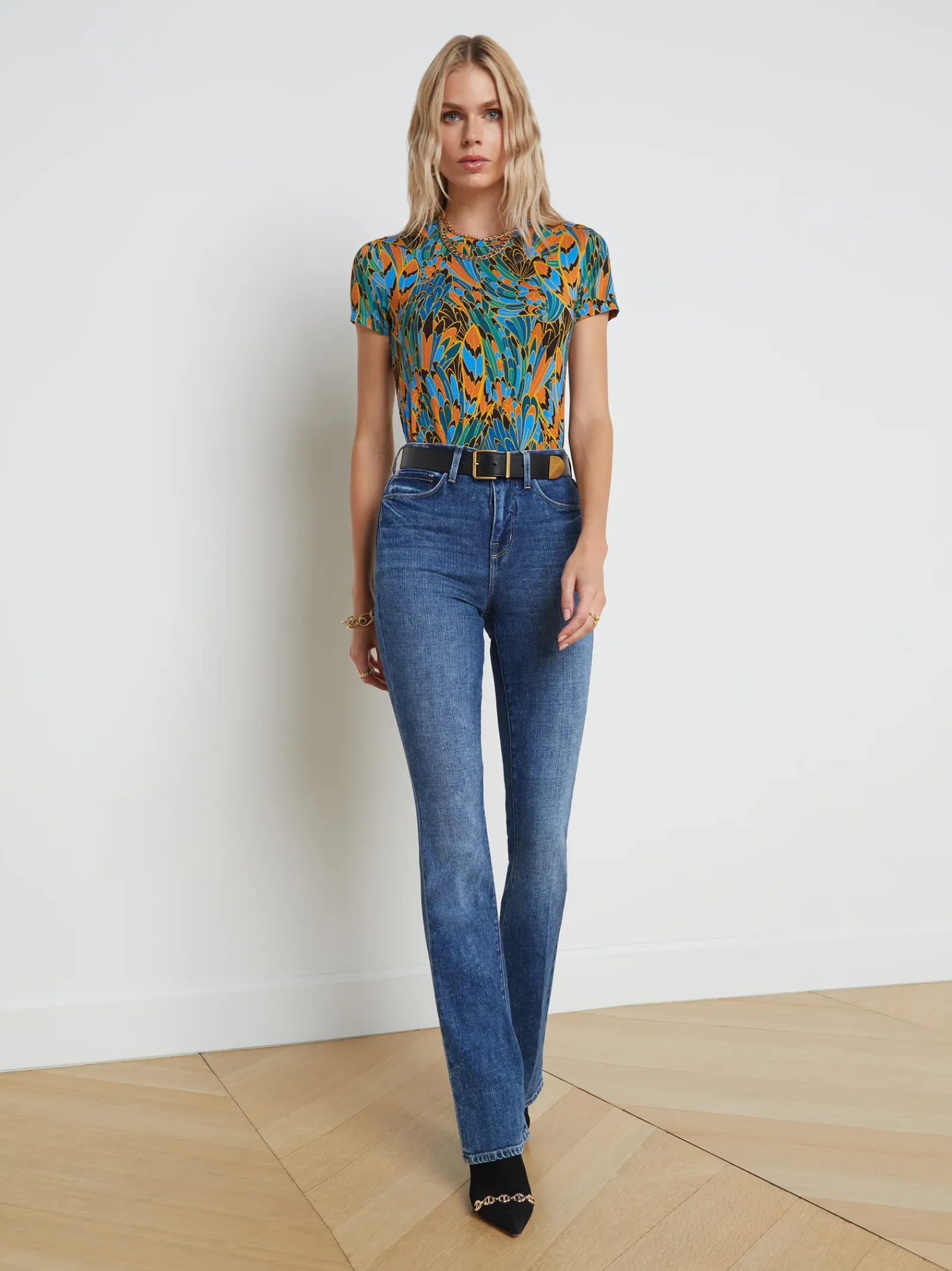 L'AGENCE Resort Collection|Print Edition|Ressi Fitted Tee Small Blue Multi Parrot Feather