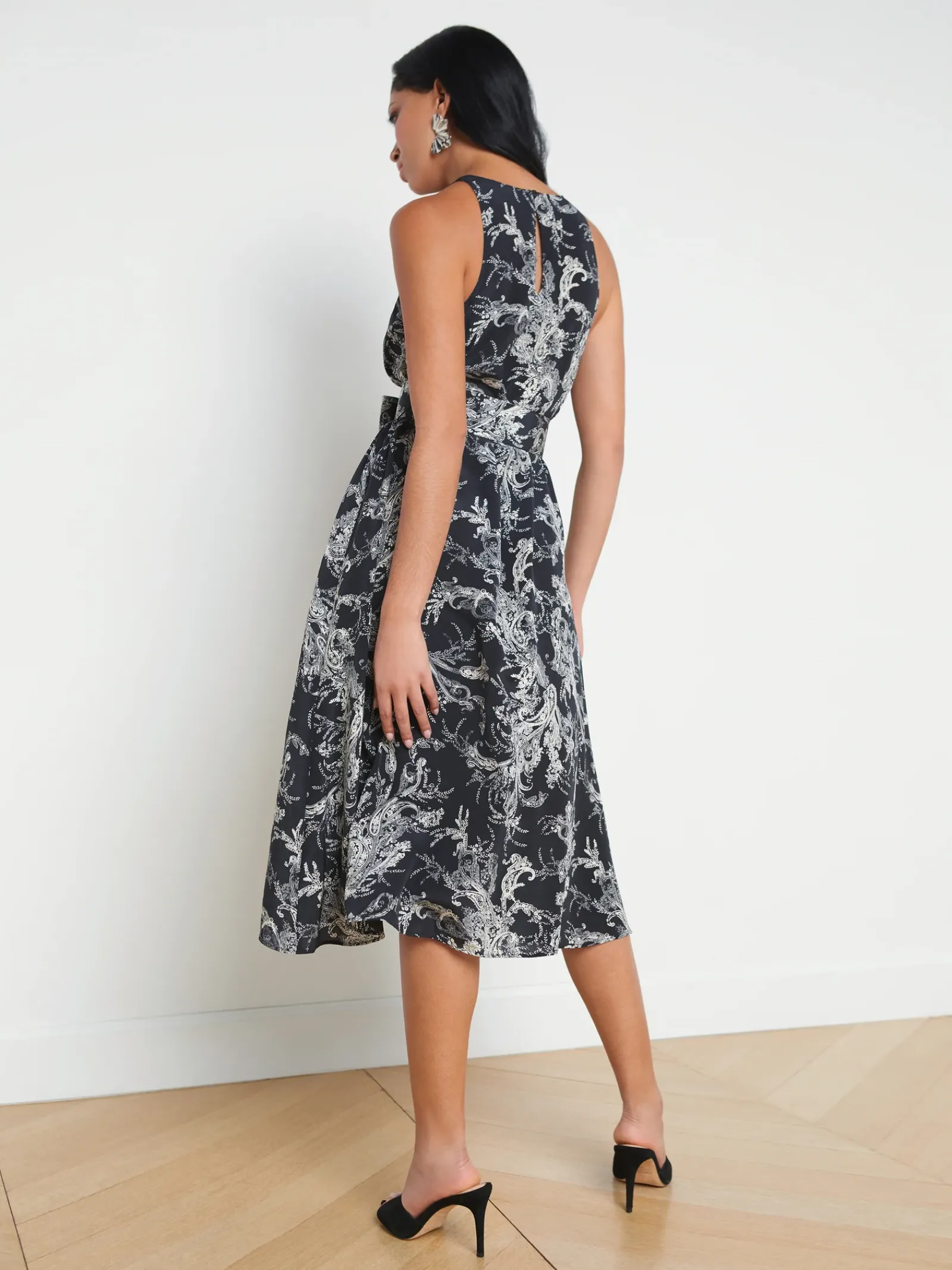 L'AGENCE Print Edition|Spring Collection|Vivian Belted Silk Dress Black/Ecru Sketch Paisley